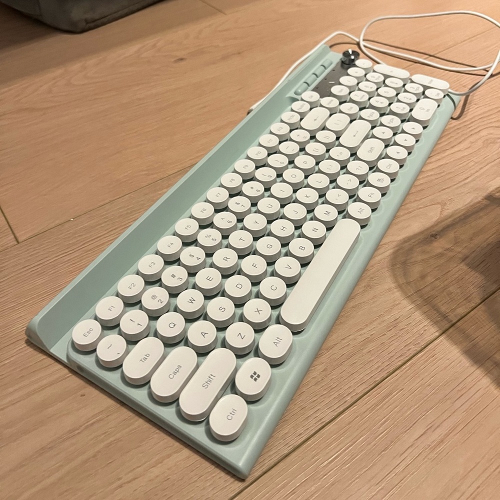 Aesthetic wired keyboard